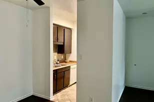 10047 Westpark Dr, Houston, TX 77042 - Photo 9