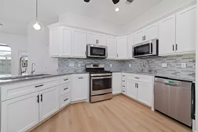 7915 Quail Meadow Drive, Houston, TX 77071 - Photo 7