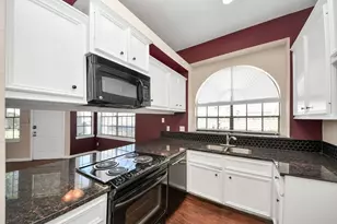 8888 Benning Dr, Houston, TX 77031 - Photo 37