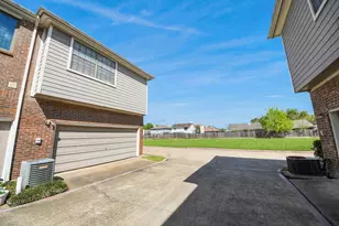 8888 Benning Dr, Houston, TX 77031 - Photo 35