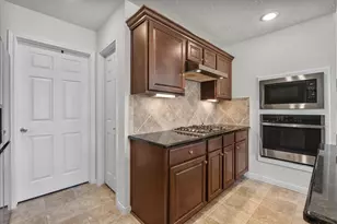 2111 Gilbert Rd, Dickinson, TX 77539 - Photo 7