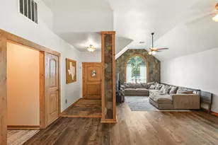 929 N Rivershire Dr, Conroe, TX 77304 - Photo 5