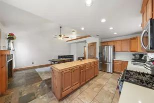 929 N Rivershire Dr, Conroe, TX 77304 - Photo 11