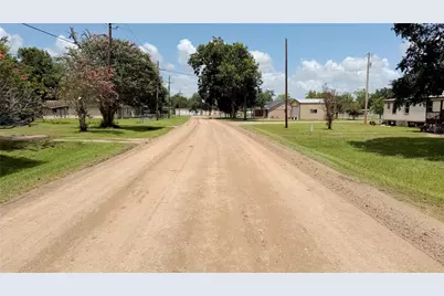 109 Handball Court, Holiday Lakes, TX 77515 - Photo 11