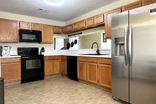 2735 S Peach Hollow Cir, Pearland, TX 77584 - Photo 11