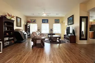 2735 S Peach Hollow Cir, Pearland, TX 77584 - Photo 5