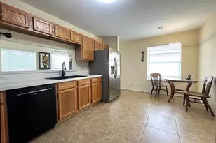 2735 S Peach Hollow Cir, Pearland, TX 77584 - Photo 13