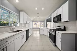 10 S Willow Point Cir, The Woodlands, TX 77382 - Photo 11
