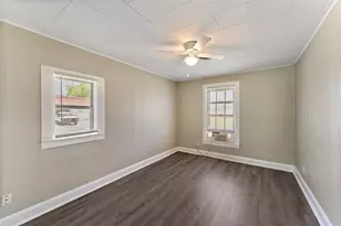311 9th St N, Texas City, TX 77590 - Photo 9