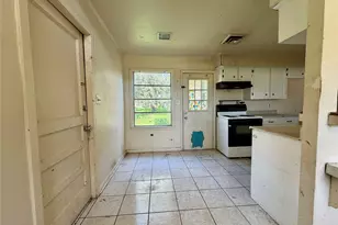 1818 W 11th St, Freeport, TX 77541 - Photo 7