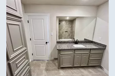 1027 S Anderson Street, Angleton, TX 77515 - Photo 17