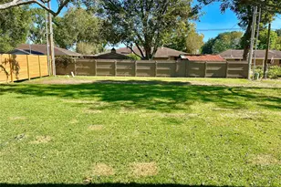 1027 S Anderson St, Angleton, TX 77515 - Photo 33