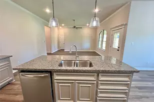 1027 S Anderson St, Angleton, TX 77515 - Photo 9