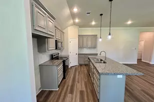 1027 S Anderson St, Angleton, TX 77515 - Photo 7