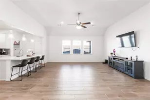 7111 Hillside Ave, Mont Belvieu, TX 77523 - Photo 9