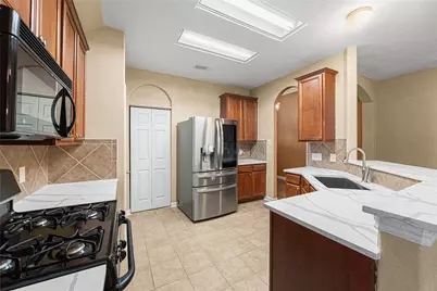 212 Silverbrook Lane, Dickinson, TX 77539 - Photo 11
