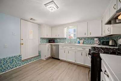 3723 Avenue S, Galveston, TX 77550 - Photo 11