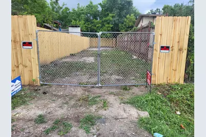 629 E 37th St Street, Houston, TX 77022 - Photo 1
