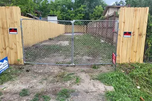 629 E 37th St St, Houston, TX 77022 - Photo 1