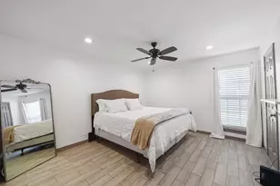9616 Long Point Rd, Houston, TX 77055 - Photo 11