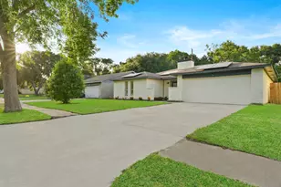 2322 Aprilmont Dr, Sugar Land, TX 77498 - Photo 3