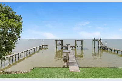 211 Captains Road, Anahuac, TX 77514 - Photo 9
