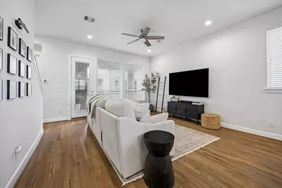 2491 W 11th Street, Houston, TX 77008 - Photo 7