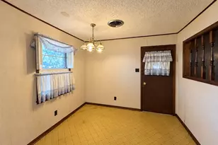 946 Hardeman St, Sealy, TX 77474 - Photo 5