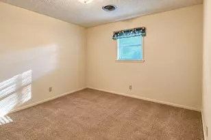 946 Hardeman St, Sealy, TX 77474 - Photo 11