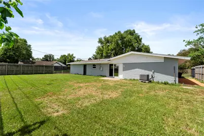 9202 Sunnywood Drive, Houston, TX 77088 - Photo 7