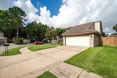 17 Crestbriar Court, Baytown, TX 77521 - Photo 3