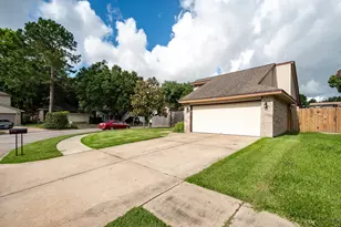 17 Crestbriar Ct, Baytown, TX 77521 - Photo 3