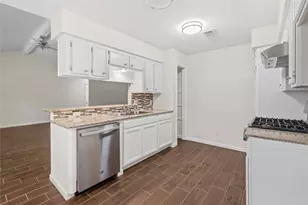 3930 Tumbleweed Ln, Baytown, TX 77521 - Photo 7