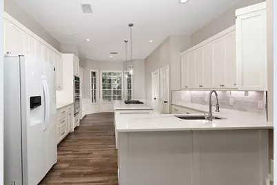 3 Stormwood Place, The Woodlands, TX 77381 - Photo 9