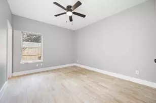 5037 Van Fleet St, Houston, TX 77033 - Photo 15