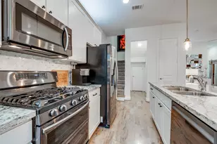 5427 Camaguey St, Houston, TX 77023 - Photo 9