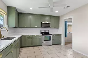 16830 Carrack Turn Dr, Friendswood, TX 77546 - Photo 3