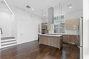 5915 E Post Oak Ln, Houston, TX 77055 - Photo 13