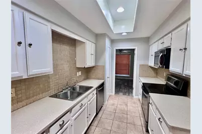 9 N Deerfoot Circle, The Woodlands, TX 77380 - Photo 7