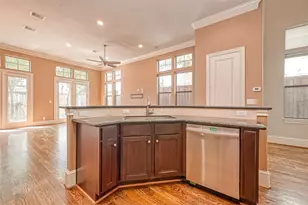 5811 Kiam St, Houston, TX 77007 - Photo 11