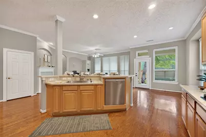 70 E Northcastle Circle, The Woodlands, TX 77384 - Photo 11