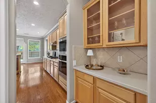 70 E Northcastle Cir, The Woodlands, TX 77384 - Photo 9