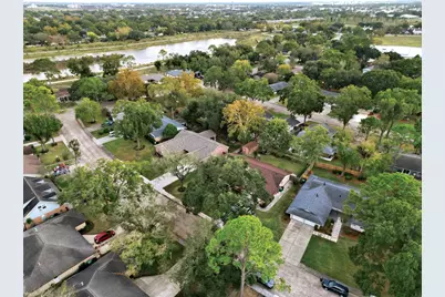 1614 Wavecrest Lane, Houston, TX 77062 - Photo 37