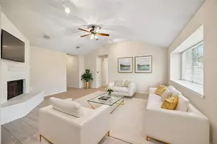 1113 Canyon Springs Dr, La Porte, TX 77571 - Photo 5