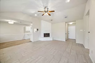 1113 Canyon Springs Dr, La Porte, TX 77571 - Photo 3