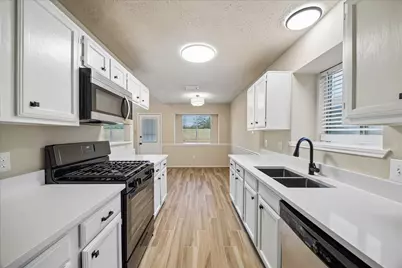 1113 Canyon Springs Drive, La Porte, TX 77571 - Photo 9
