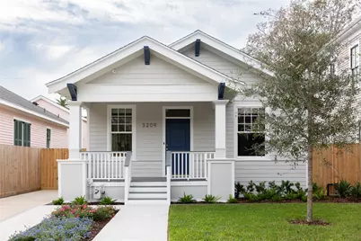 3209 Avenue P 1/2, Galveston, TX 77550 - Photo 1