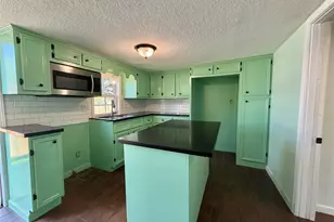 322 Hays Rd, Oyster Creek, TX 77541 - Photo 5