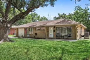 26 S Pin Oak Dr, Texas City, TX 77591 - Photo 17