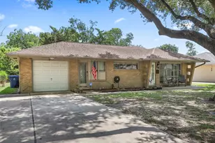 26 S Pin Oak Dr, Texas City, TX 77591 - Photo 13